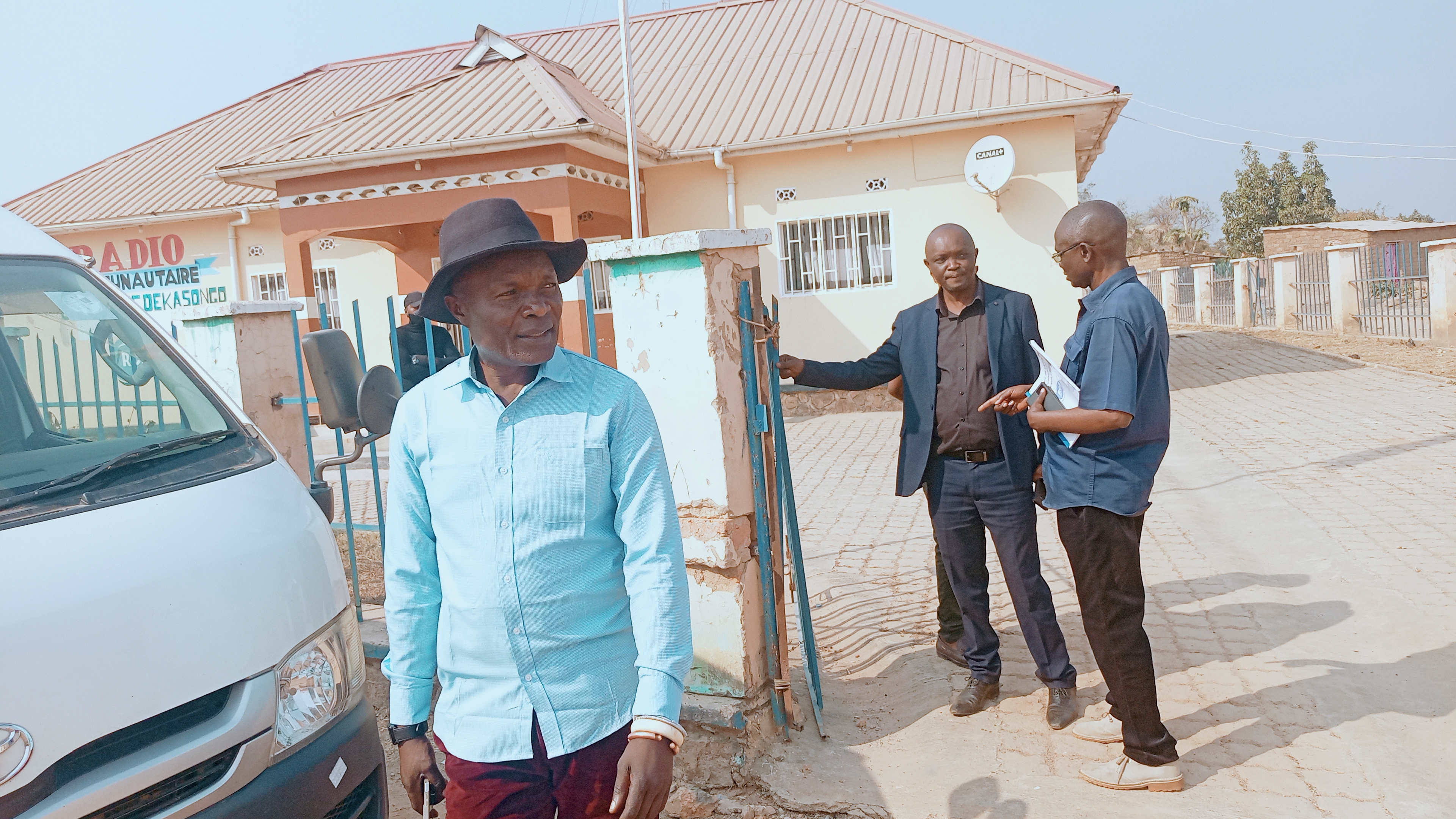 VILLAGE KAKANA : SA MAJESTÉ KASONGO KOLONGANYA JEAN-MARIE ACCÉLÈRE LA MODERNISATION DE LA RADIO RCCK ET PLACE LA JEUNESSE AU CŒUR DE SA VISION